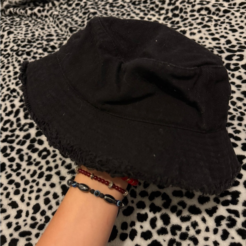 Chic Black Frayed Bucket Hat